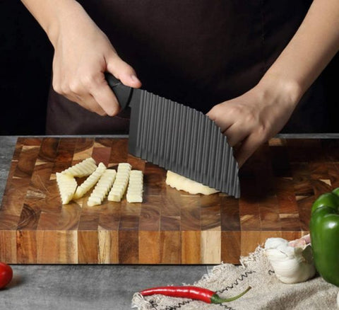 Crinkle Potato Cutter - 2.9" x 11.8" 420 Stainless Steel Waves French Fries Slicer, Save-effort Handheld Chipper Chopper, Vegetable Salad Chopping Knife Home Kitchen Wavy Blade Cutting Tool, Black